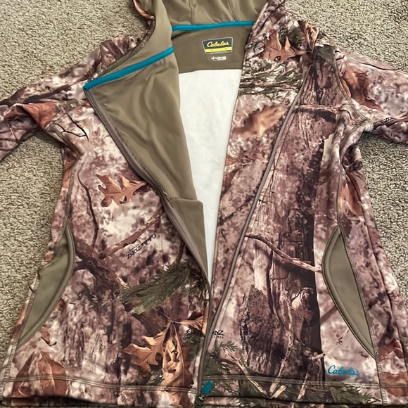 Cabelas camo zip up, size L - Picture 3 of 6